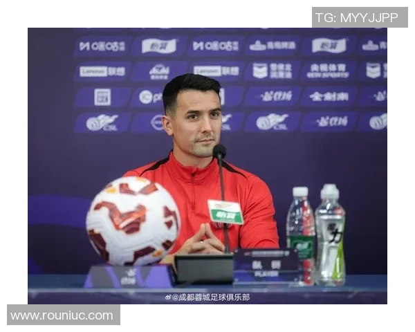 周定洋发布新鹏城球衣定妆照展现斗志目标2026全力以赴冲击荣耀